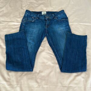 Dylan George sz27 straight leg jeans w/cute details on back & back pockets GUC